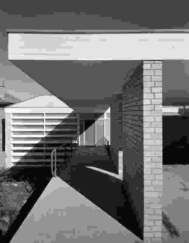 The entry to the Thurlow House by Harry Seidler, 1951–1954.