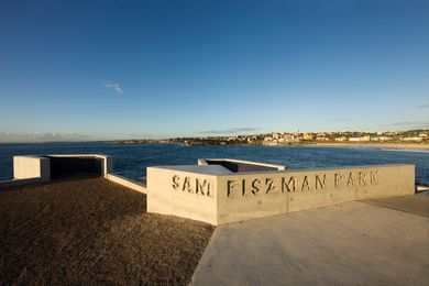Named for Polish migrant Sam Fiszman, the park has two pointed balconies that direct attention to arresting views.