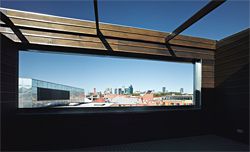  Rear top-floor balconies on the three street-facing apartments look south toward city views. Image: Peter Bennetts. 