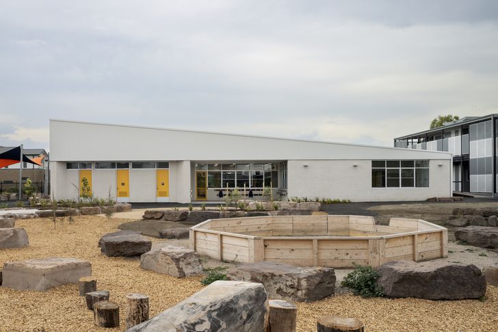 Keysborough Gardens Primary School by Mihaly Slocombe.