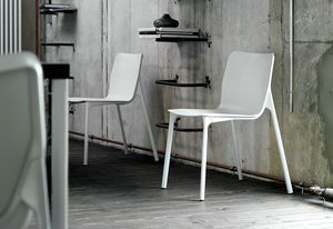 Chassis chair