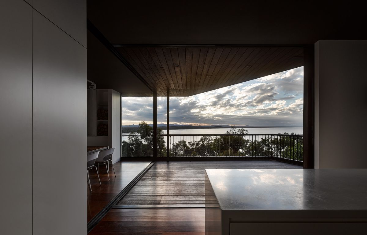 Light and shade House in Noosa ArchitectureAu