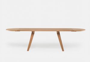 The design of the Together dining table for De La Espada was limited to the maximum dimensions considered conducive to comfortable conversation.