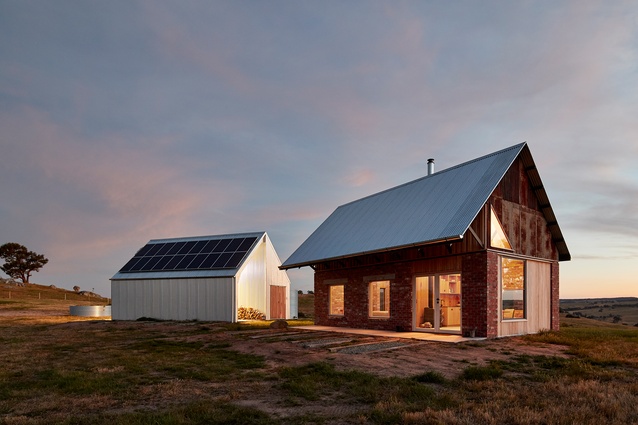 Nulla Vale House and Shed by MRTN Architects.
