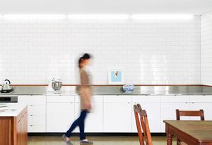 Johnson white gloss tiles in Boston Street House.