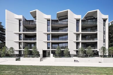 Newmarket Eastern Precinct by Bates Smart and Smart Design Studio received the Aaron Bolot Award for Residential Architecture – Multiple Housing at the 2021 NSW Architecture Awards.