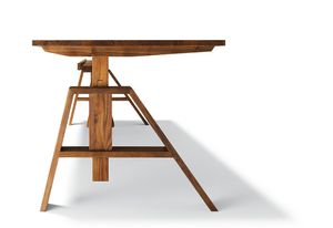 The Atelier desk can be adjusted in height to suit individual needs.