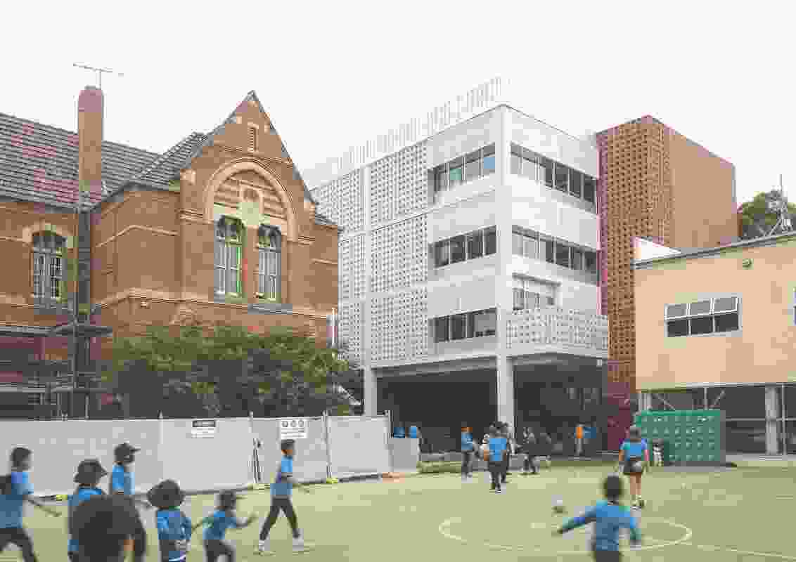 Carlton Gardens Primary School by Six Degrees Architects