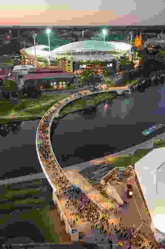 Riverbank Bridge by Tonkin Zulaikha Greer, Taylor Cullity Lethlean and Aurecon.