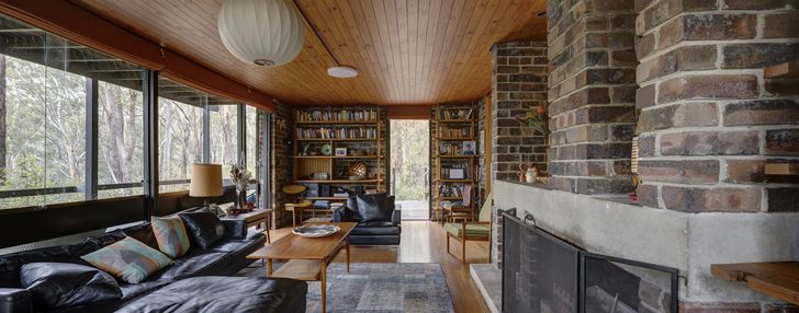 Within R. N. Johnson House, the living room faces north, into the gully, and is shaded by a deep verandah.
