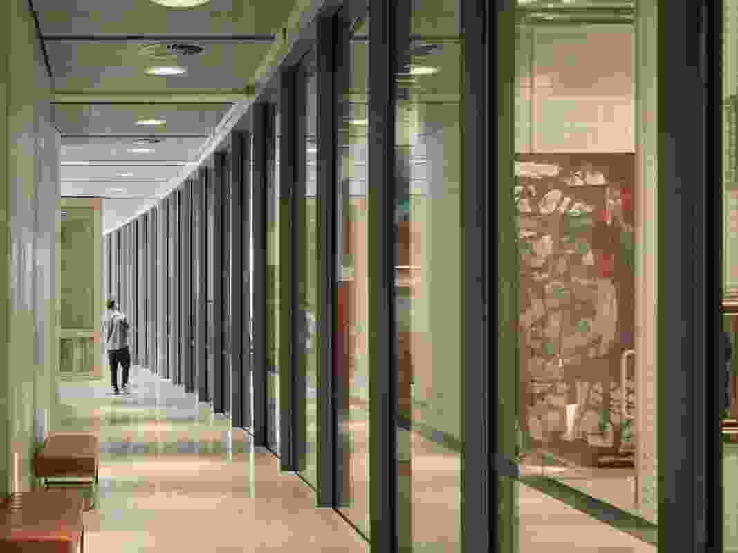 The long, curved facade is internally replicated by a full-height glazed wall between the main space and the centre’s art collection store.