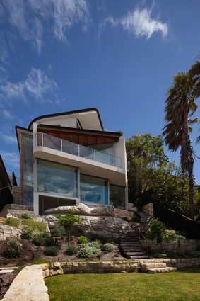 Whale Beach House by Shahe Simonian Architect (Zanazan).