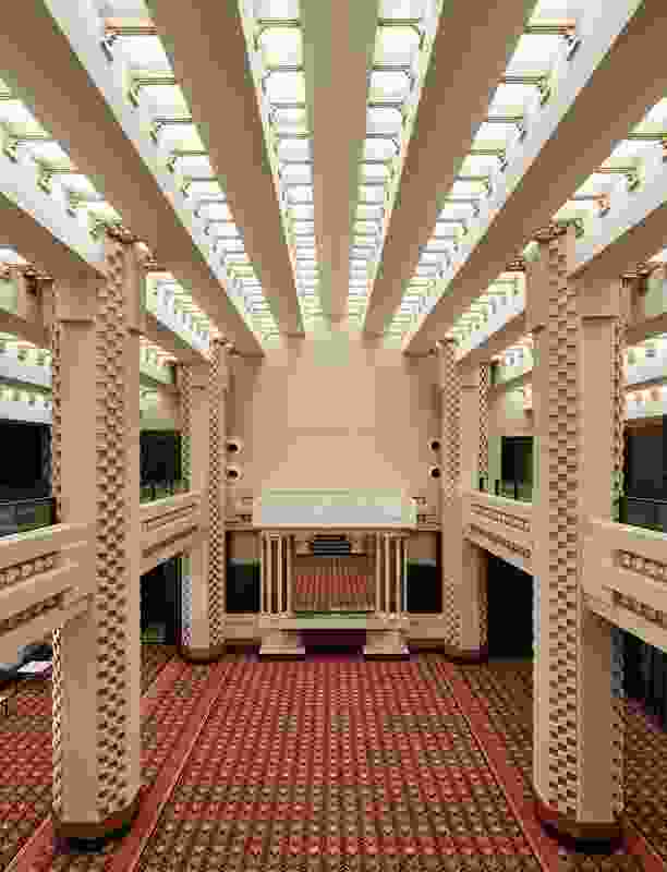 In the foyer, the heritage ceiling echoes the theatre’s ziggurat ceiling, while the new carpet re-creates the patterns and colours of the original.