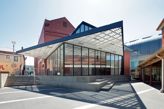 The project combines the programs of verandah, bandstand and public hall to become a new hybrid space.
