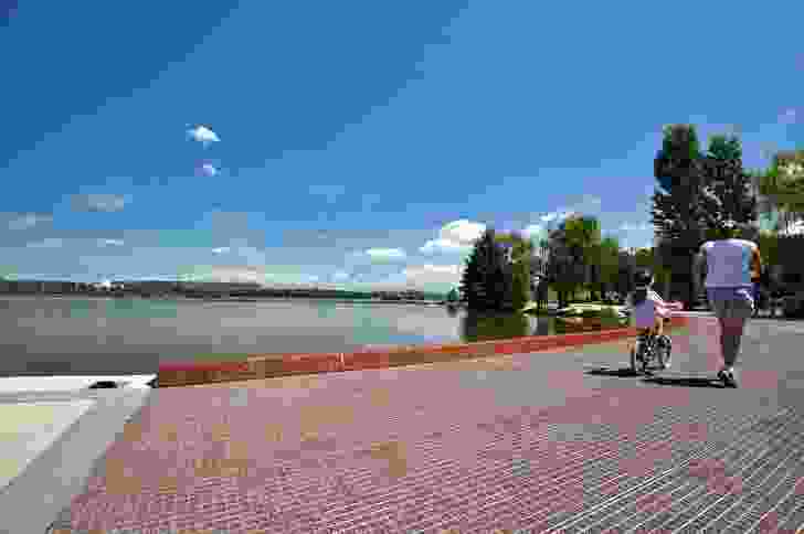 Canberra Central Parklands: R G Menzies walk traces the shoreline of Lake Burley Griffin.