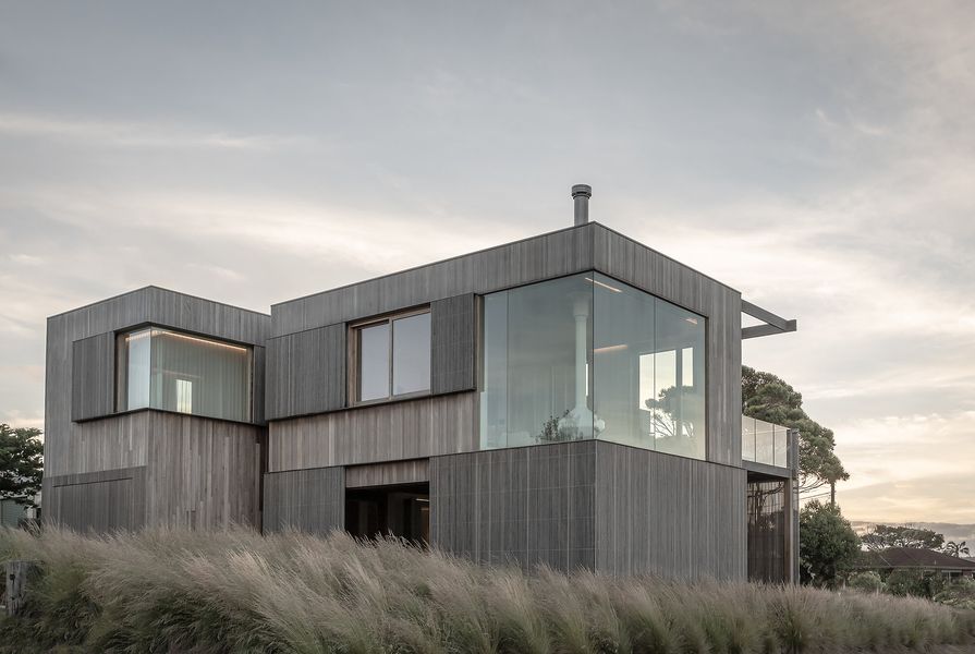 Bermagui Beach House is a sensitive reimagining of the traditional Australian beach house.