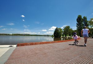 Canberra Central Parklands: R G Menzies walk traces the shoreline of Lake Burley Griffin.