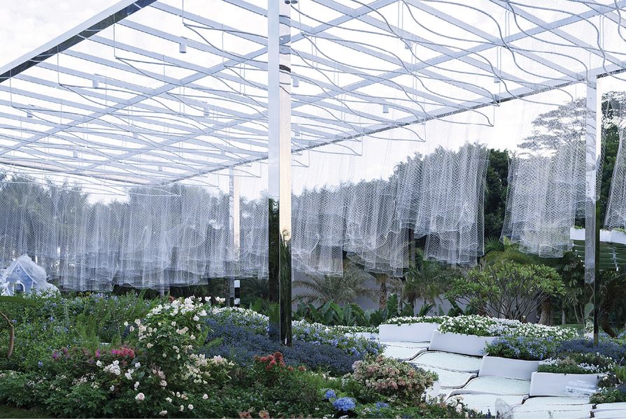 The Wave by Atelier Scale uses design to reconsider the life cycle of a temporary garden and to promote sustainability.