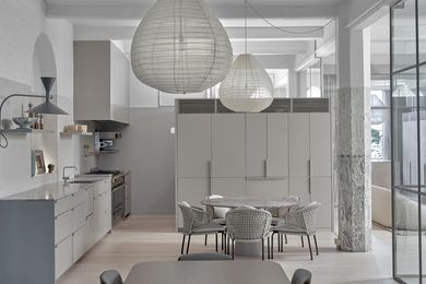 In the kitchen, the atypical design features a round table instead of an island bench.