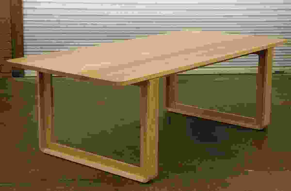 The T009 table is manufactured from American oak.