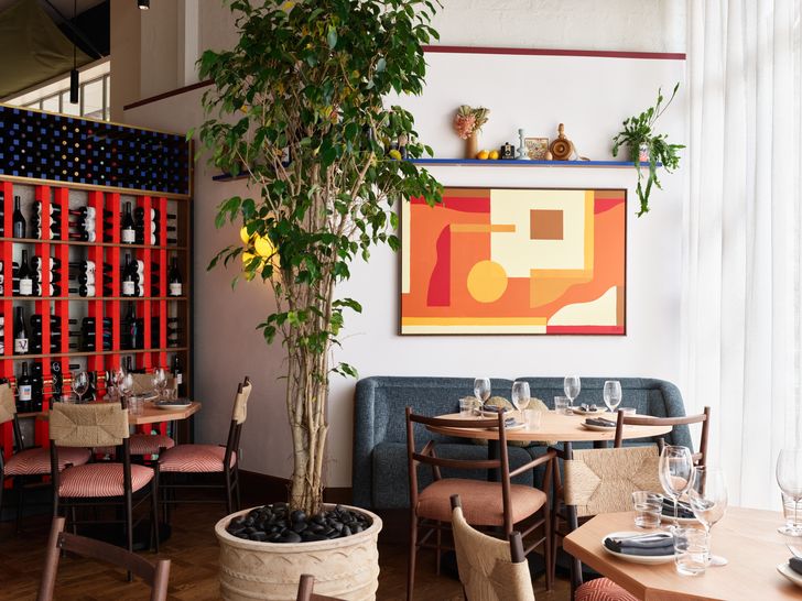 Rafi incorporates a maximalist mash-up of materials and pigment pairings that complement its bold, Mediterranean menu.