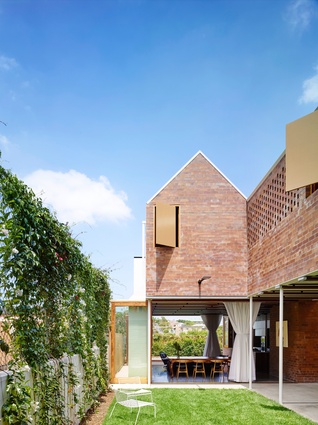 Christian Street House (Qld) by James Russell Architect.