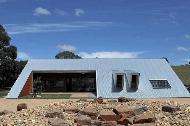 Tucks Ridge House by Adrian Bonomi Architect.