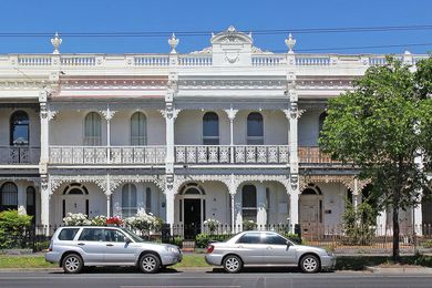Victorian terrace on Canterbury Road, Middle Park, Melbourne, Victoria, Australia by Donaldytong, licensed under CC BY-SA 3.0