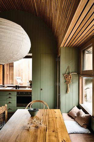 Discreetly integrated into the dining and living area, the kitchen looks out to the courtyard.