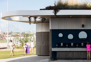 由Sam Crawford Architects和Lymesmith设计的North Bondi设施。