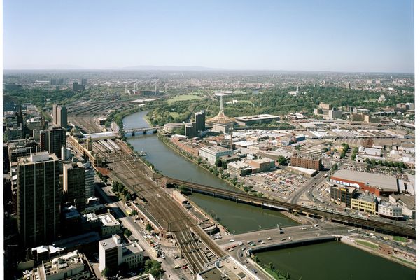 Elevated view of Melbourne looking south east, Victoria, 1983. 