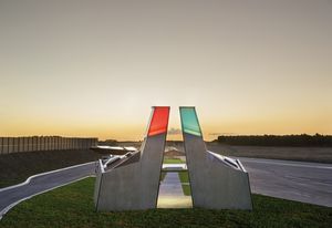 设施的设计反映了当时普遍存在的对性别的二元理解。
