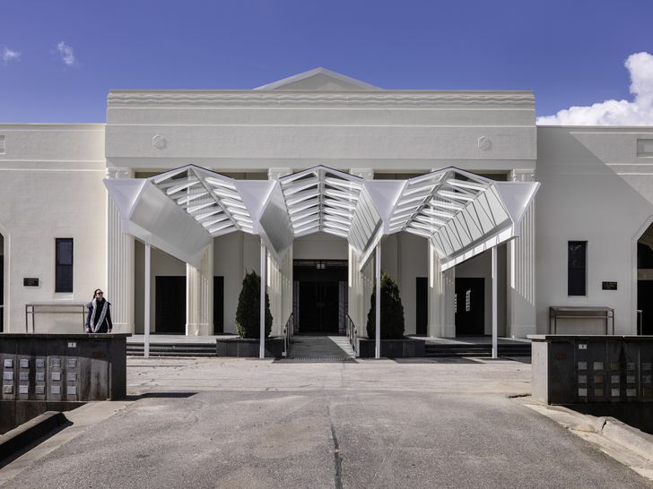 A steel and glass structure has been added to provide shelter at the front of the chapels; its minimal design allows the 1930s portico to retain its visual impact.