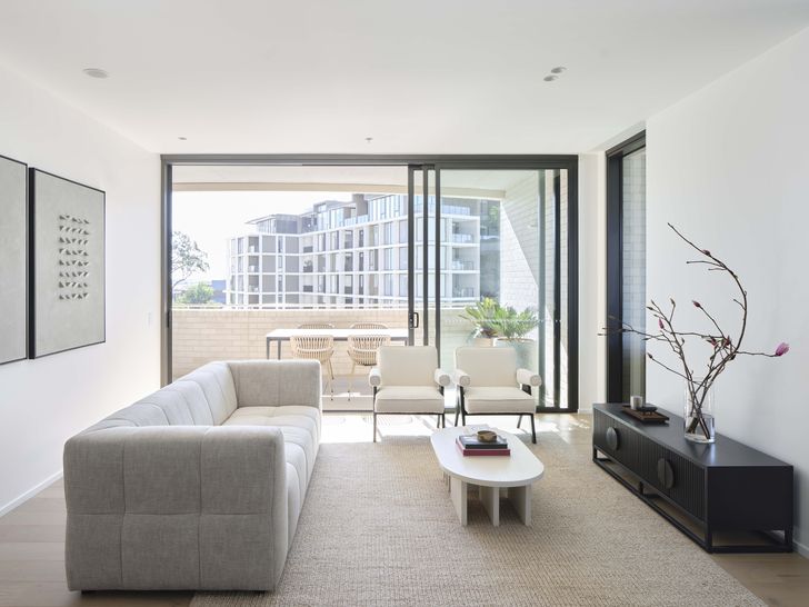 Overall, the building has a 50 percent window to wall ratio – a figure that isn’t immediately apparent from the roadside, but that still translates into a feeling of openness and brightness inside the homes.