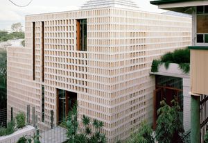 The citadel of Birdwood sits on a floating concrete platform and is articulated through elemental freestanding volumes.