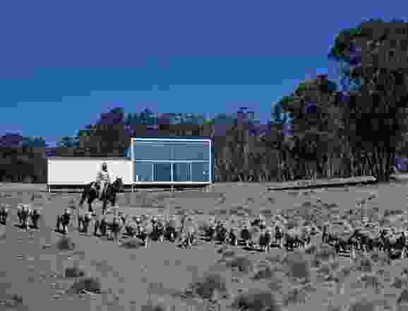Imagined as a pure form in the landscape, the design for Bombala Farmhouse captures the minimalist aesthetic of modernist artworks.