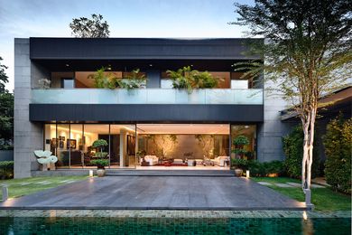 Grass, plantings, trees and water are integrated through all three storeys of the home, and soften the grey volumes. 