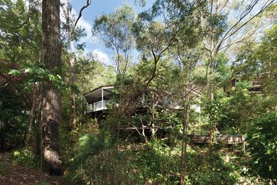 Surrounding vegetation helps to maintain a cool microclimate and provides privacy from river traffic and neighbours.