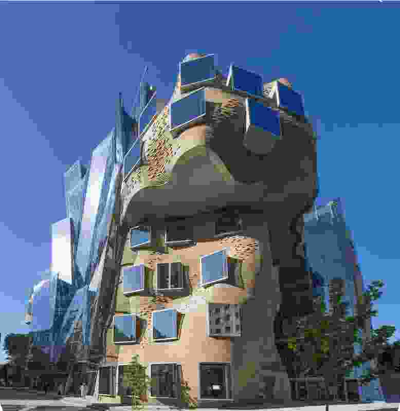 Dr Chau Chak Wing Building by Gehry Partners (Design Architect) and Daryl Jackson Robin Dyke (Executive Architects).