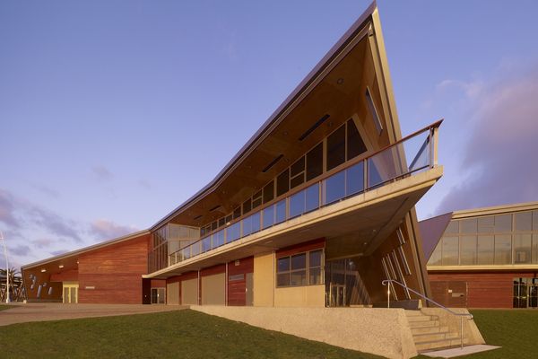 The Devonport Surf Life Saving Club by Jaws Architects.
