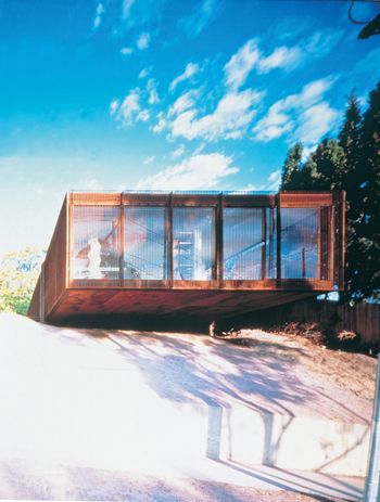 Godsell has described the Kew House (1996), composed of a single space divided by sliding panels, as a hybrid of Eastern and Western cultures.