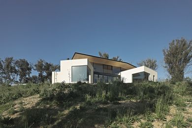 Built after the clients’ home was lost to fire, Hillside Habitat reveals a love of nature.