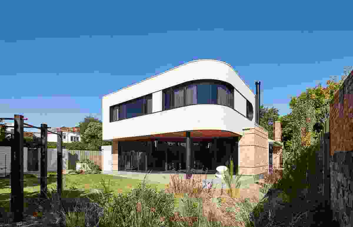 Streamline Modern House by Folk Architects.