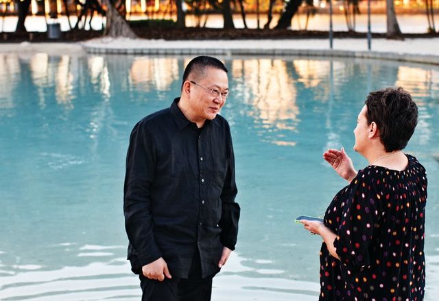 Wang Shu talks with Helen Norrie at Brisbane’s artificial beach.