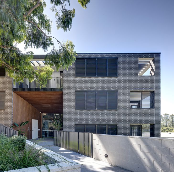 Award for Residential Architecture – Multiple Housing: Cedar on Collins – Kennedy Associates Architects