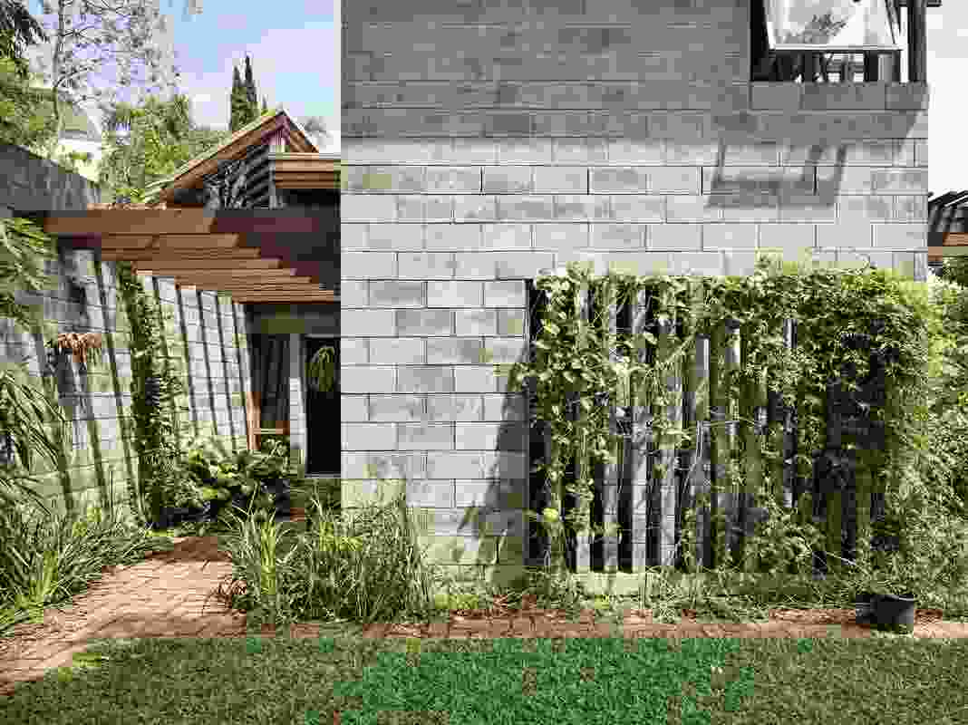 In contrast to the traditional Queenslander, masonry work embeds the house into the landscape.