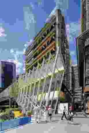 The building’s striking northern facade interacts visually with Napoleon Bridge, one of the two main pedestrian access points to Barangaroo South.