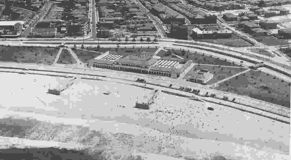 Historic aerial photo of the Bondi Surf Bathers and Life Saving Club and Bondi Pavilion, c.1938.
