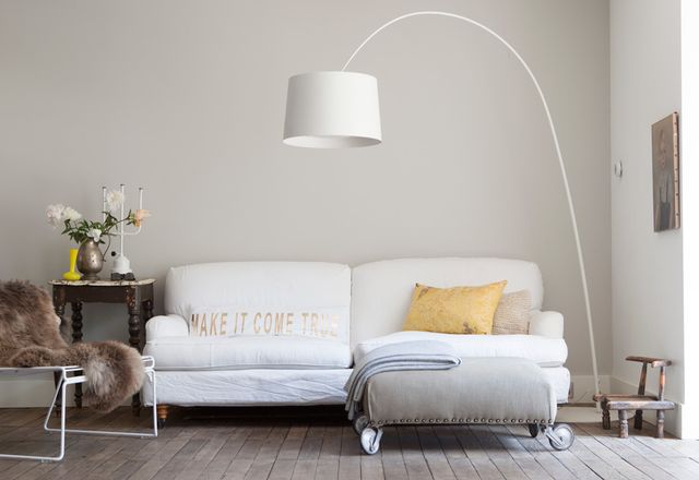 A Twiggy Lamp from Foscarini overhangs the sofa creating a cosy but casual living space. 