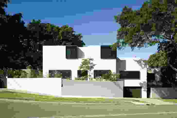 Bellevue Hill House: A composition of orthogonal volumes and abstractly composed openings.